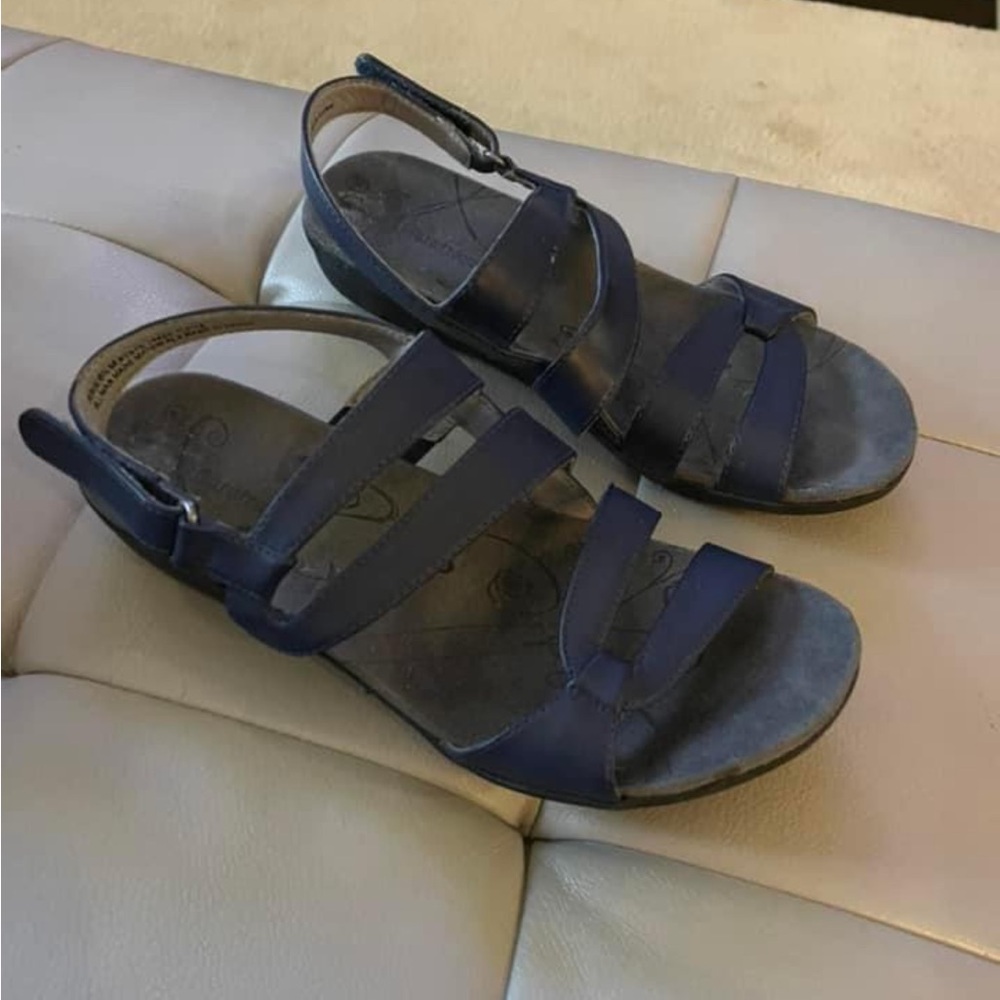 BareTraps Sandals!